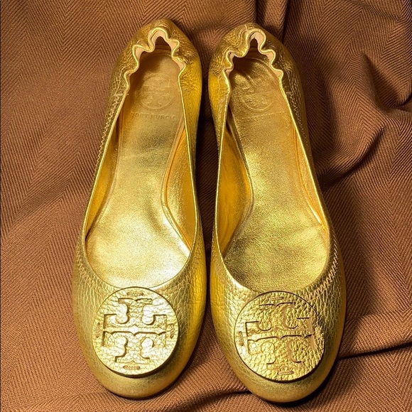 Tory Burch Shoes - Tory Burch Gold Leather Magnificent Almost New!